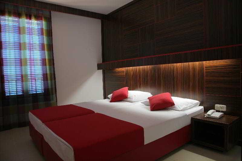 Hotel Slovenska Plaza Standard Budva Buitenkant foto