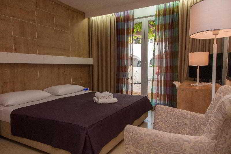 Hotel Slovenska Plaza Standard Budva Buitenkant foto