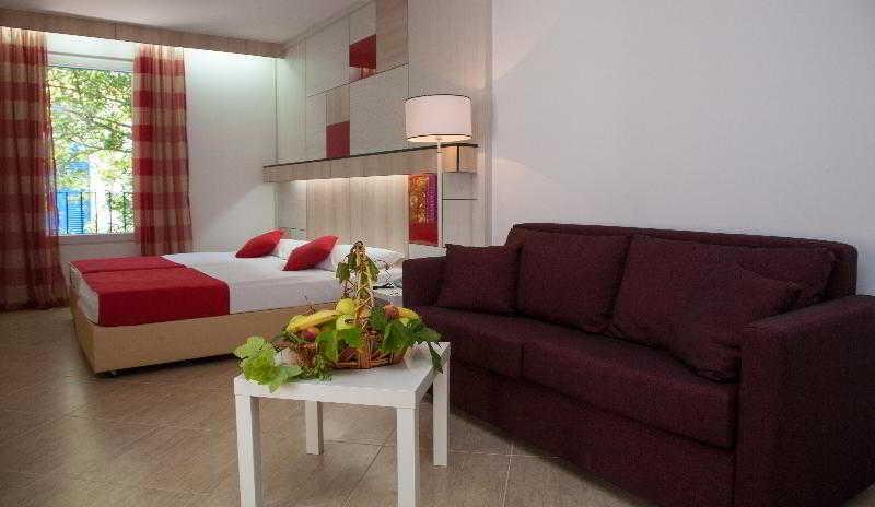 Hotel Slovenska Plaza Standard Budva Buitenkant foto