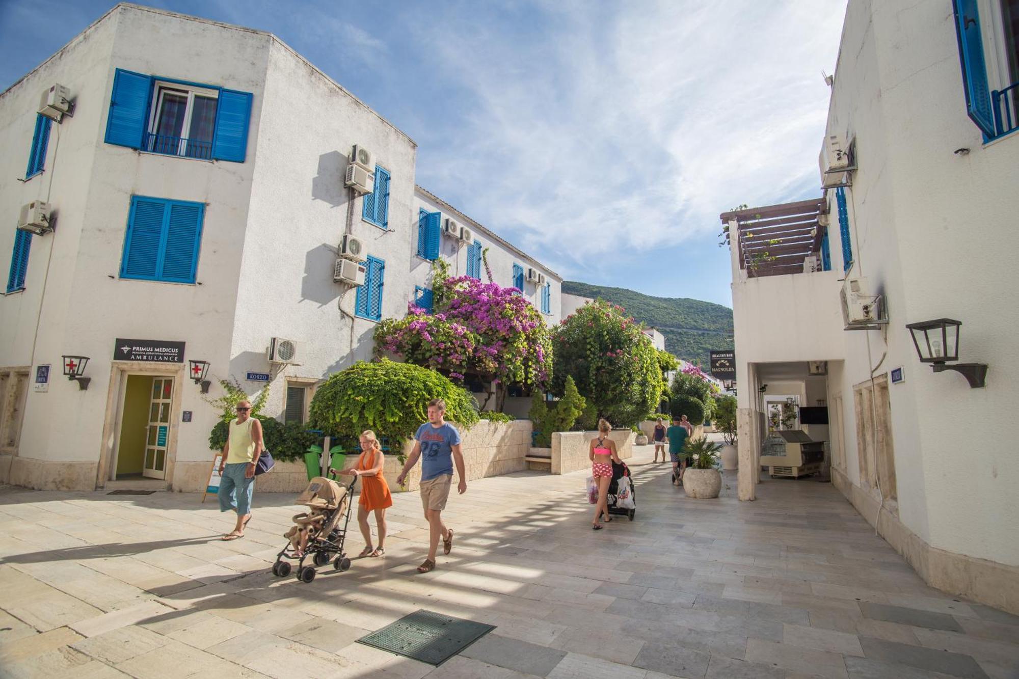 Hotel Slovenska Plaza Standard Budva Buitenkant foto