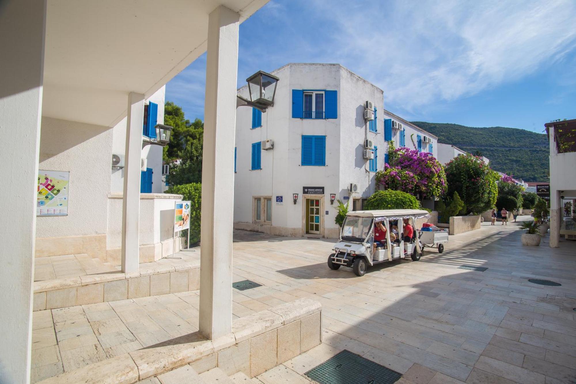 Hotel Slovenska Plaza Standard Budva Buitenkant foto