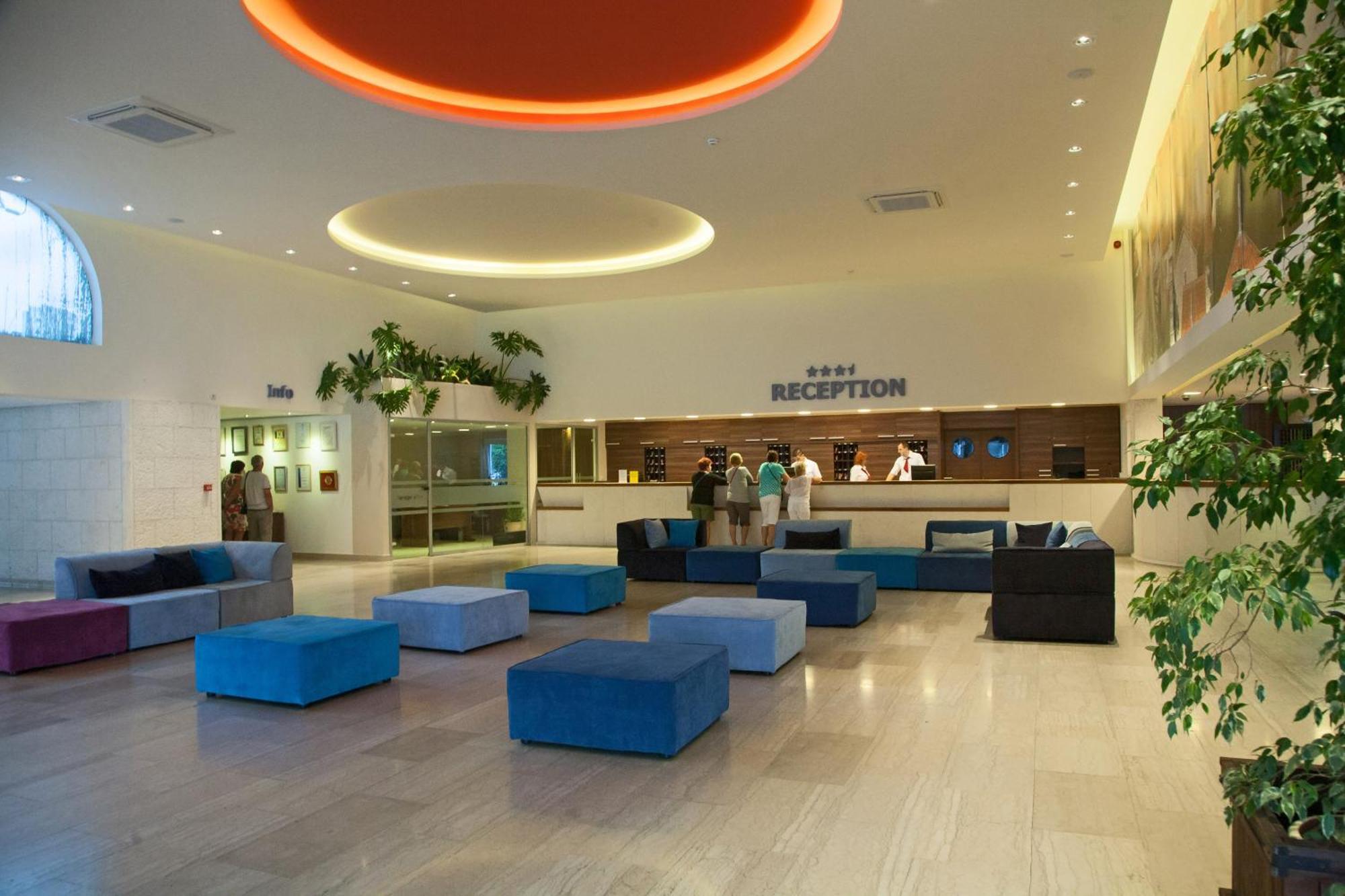 Hotel Slovenska Plaza Standard Budva Buitenkant foto