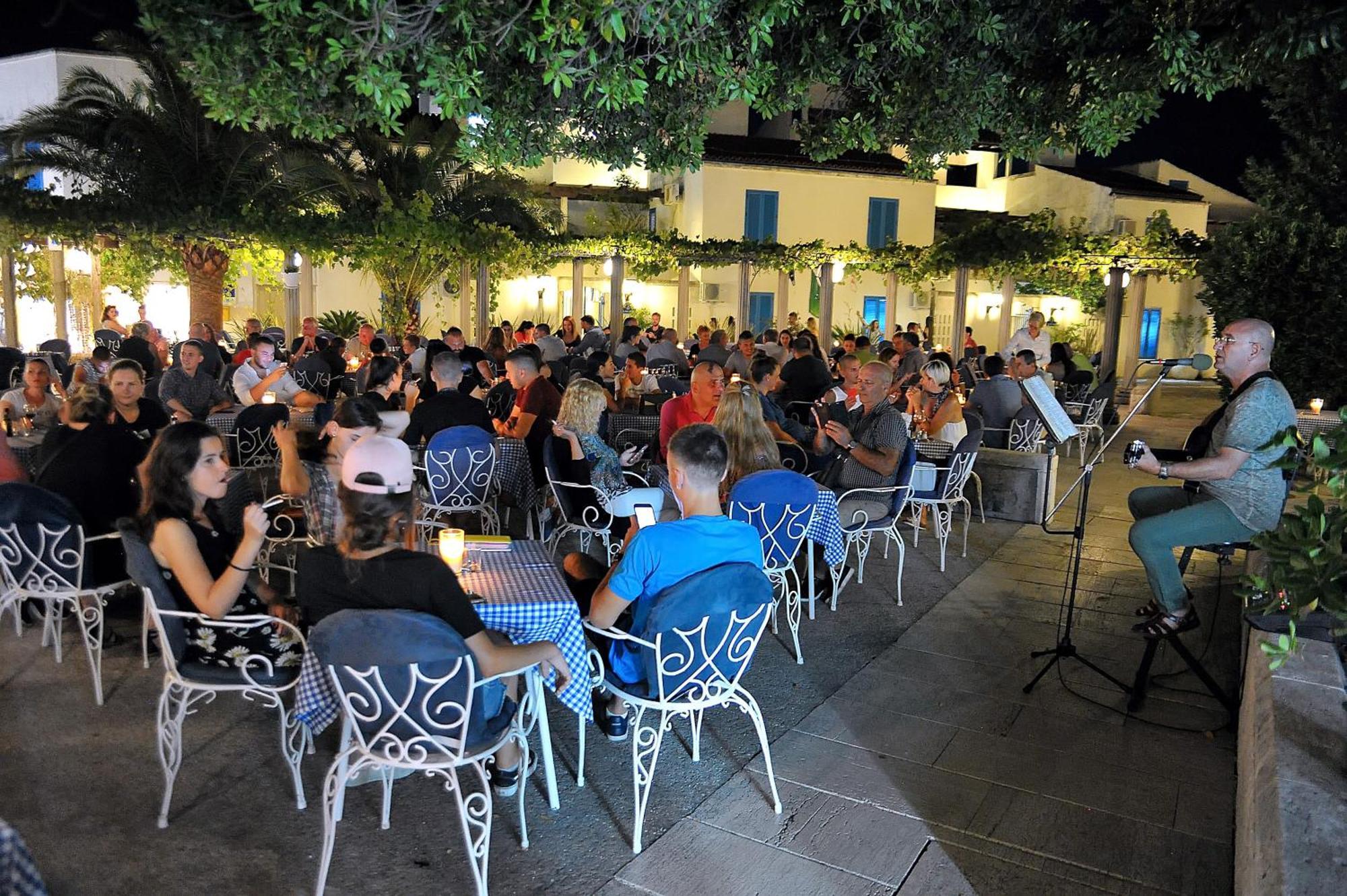 Hotel Slovenska Plaza Standard Budva Buitenkant foto
