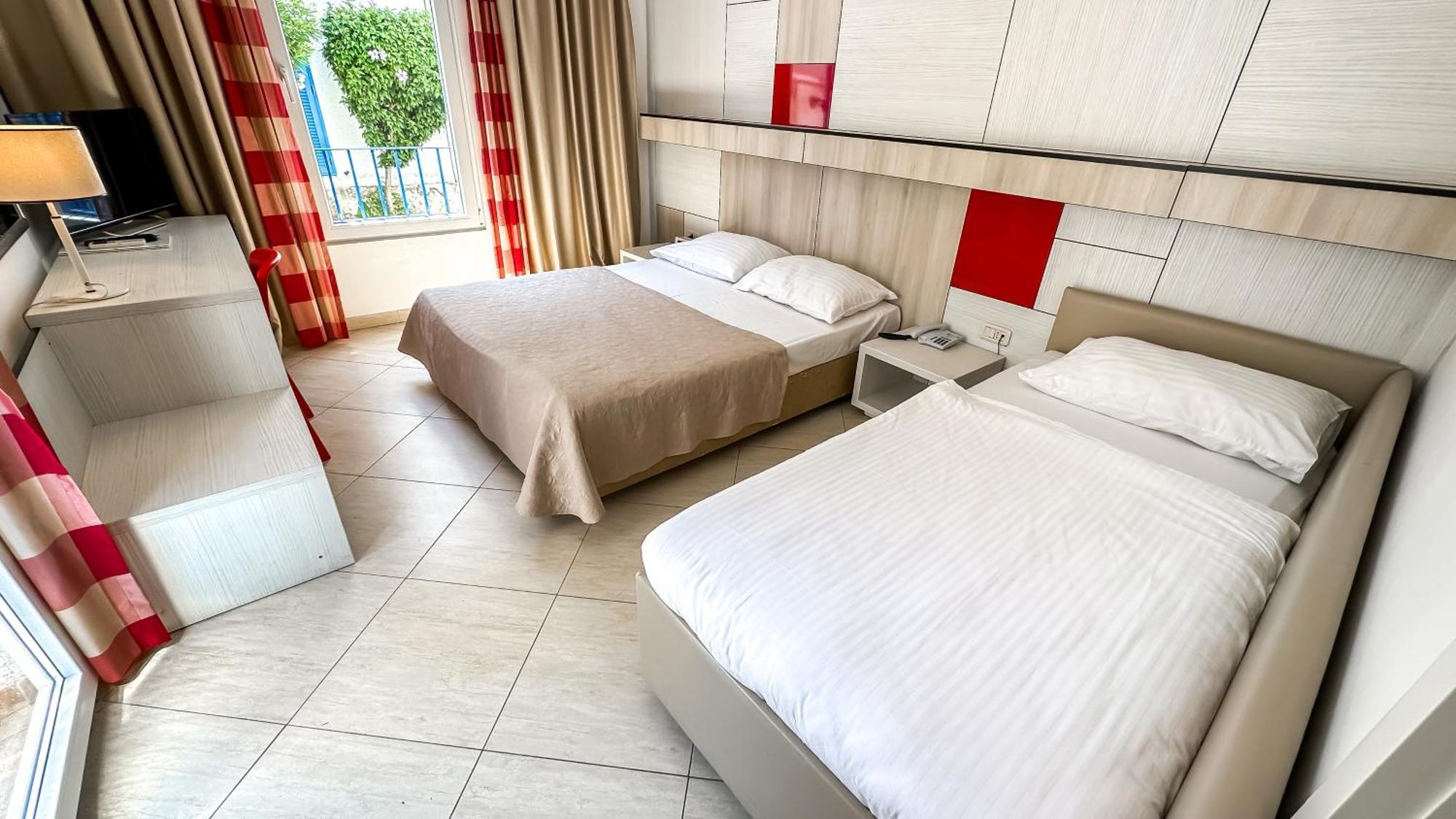 Hotel Slovenska Plaza Standard Budva Buitenkant foto