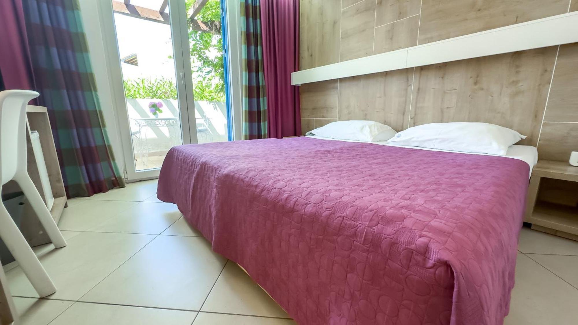 Hotel Slovenska Plaza Standard Budva Buitenkant foto