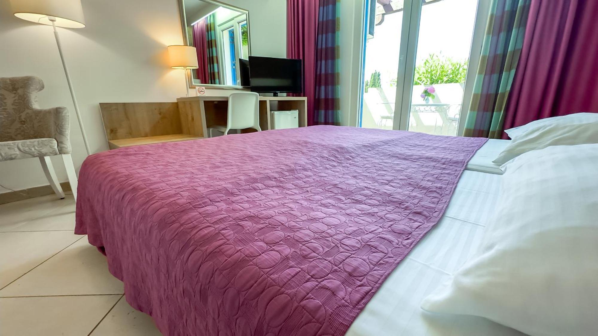 Hotel Slovenska Plaza Standard Budva Buitenkant foto