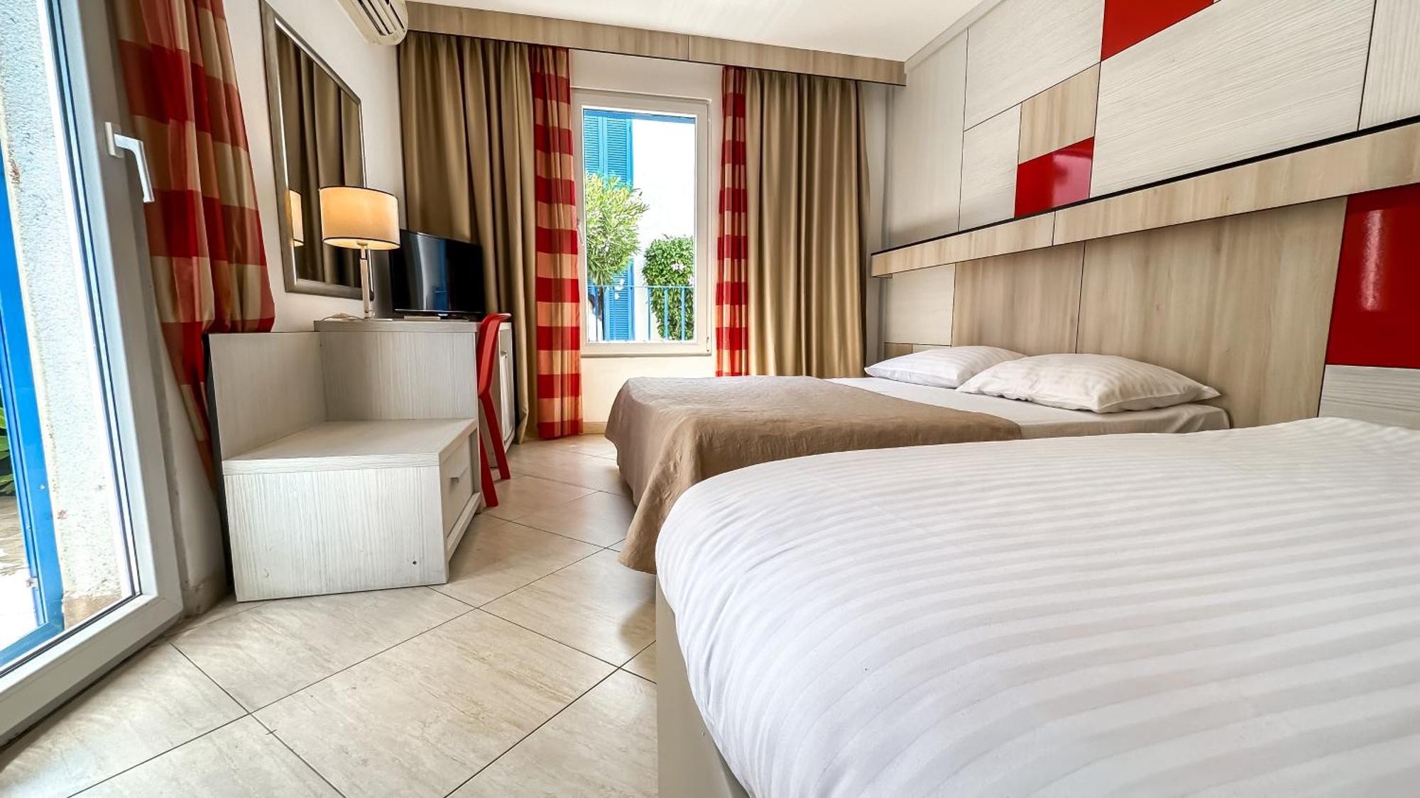 Hotel Slovenska Plaza Standard Budva Buitenkant foto